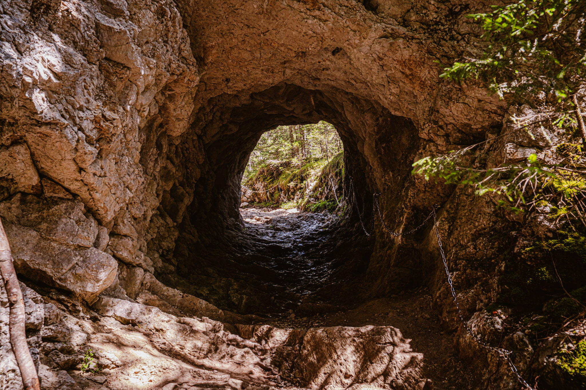 Un tunnel naturel au Pas du Roc